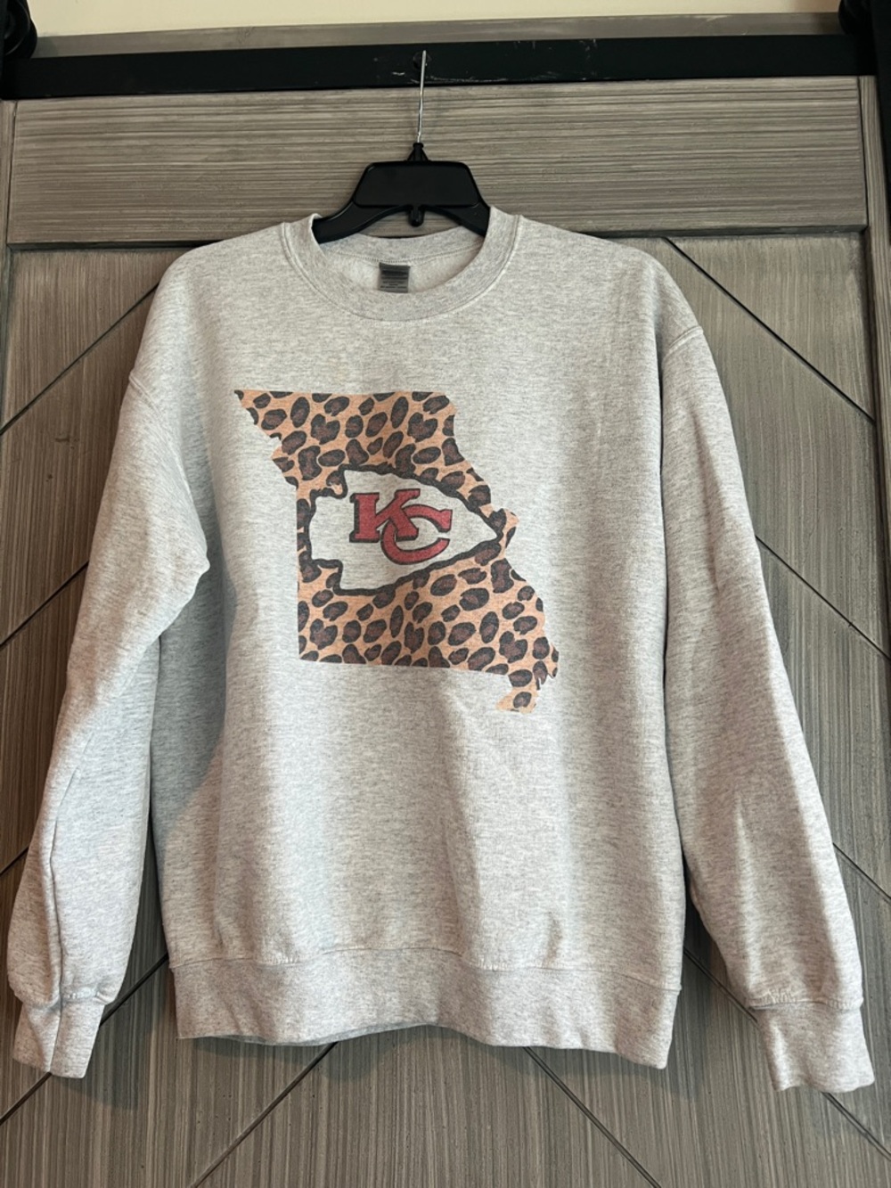 Gildan Light Gray Heavy Blend Crewneck Sweatshirt Kansas City Chiefs